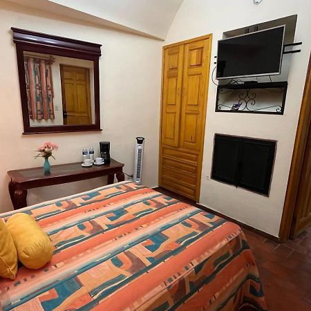 Hotel Antigua Casa De Piedra Альенде Экстерьер фото