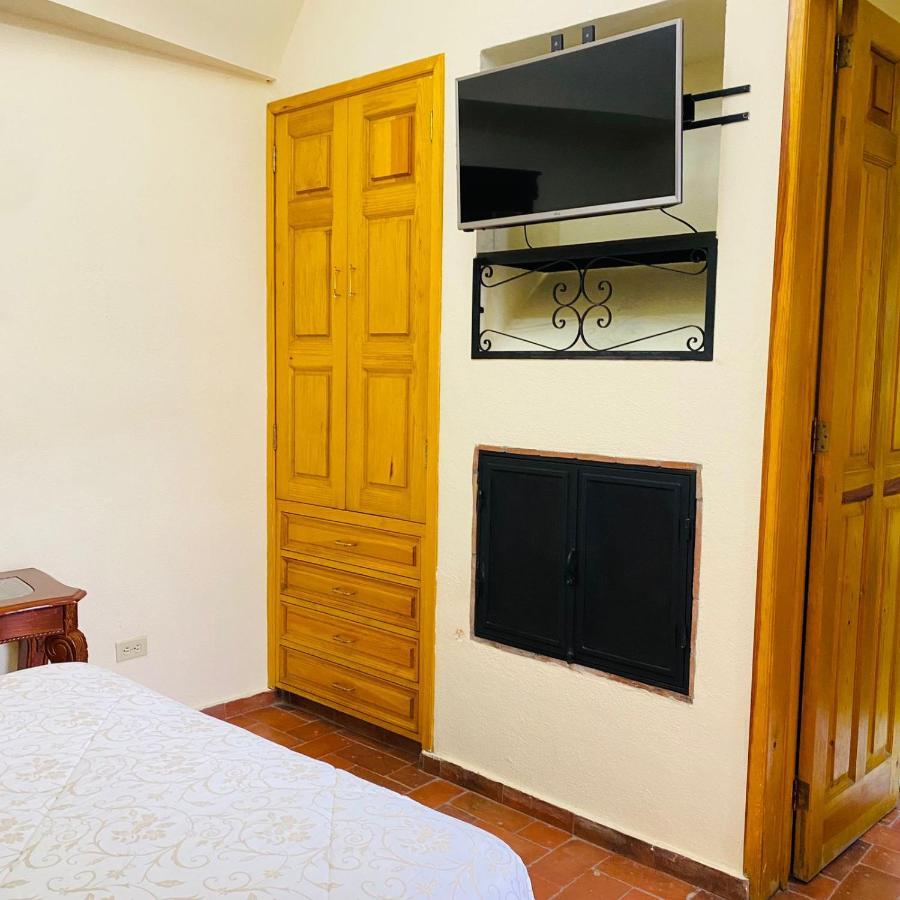 Hotel Antigua Casa De Piedra Альенде Экстерьер фото