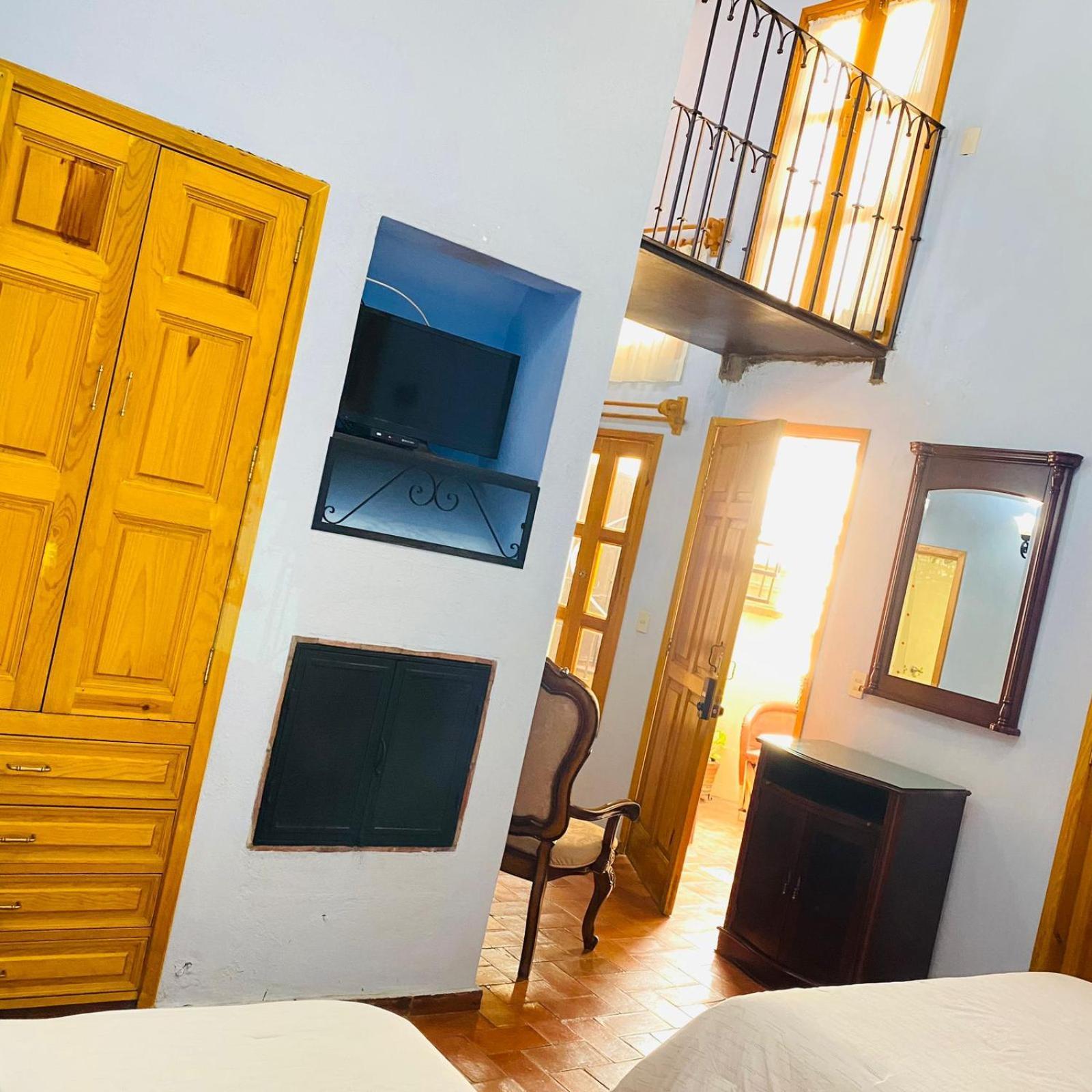 Hotel Antigua Casa De Piedra Альенде Экстерьер фото