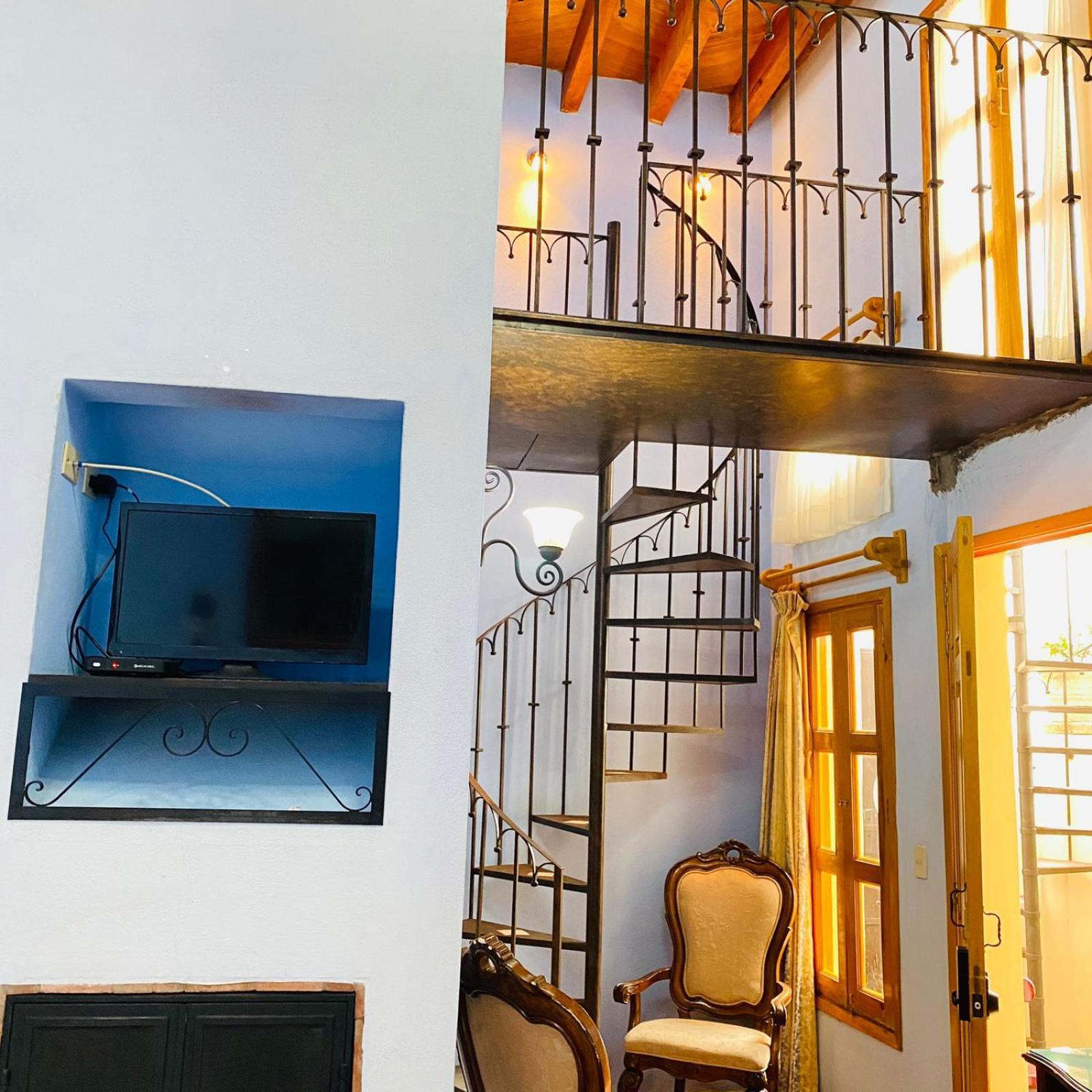 Hotel Antigua Casa De Piedra Альенде Экстерьер фото