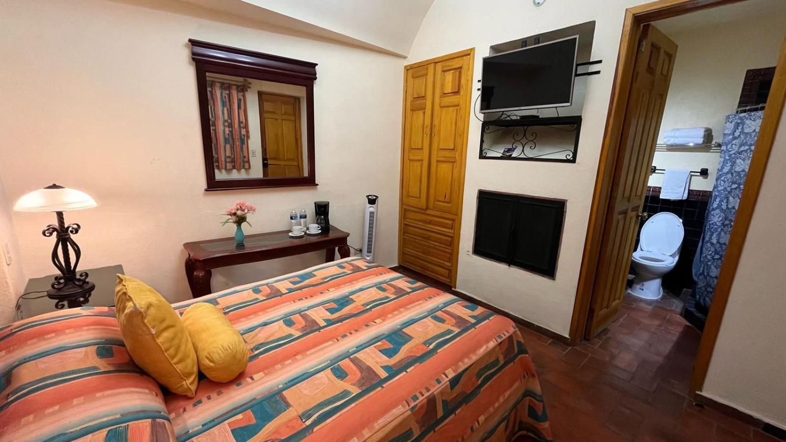 Hotel Antigua Casa De Piedra Альенде Экстерьер фото