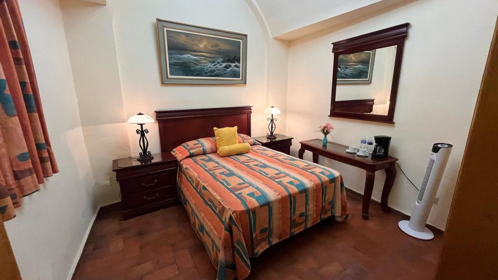 Hotel Antigua Casa De Piedra Альенде Экстерьер фото