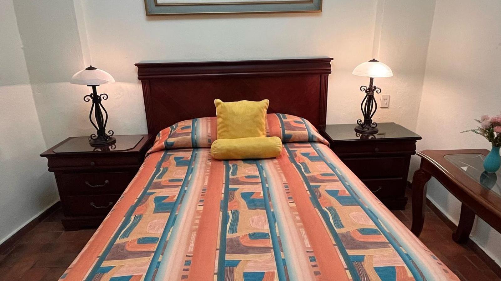 Hotel Antigua Casa De Piedra Альенде Экстерьер фото