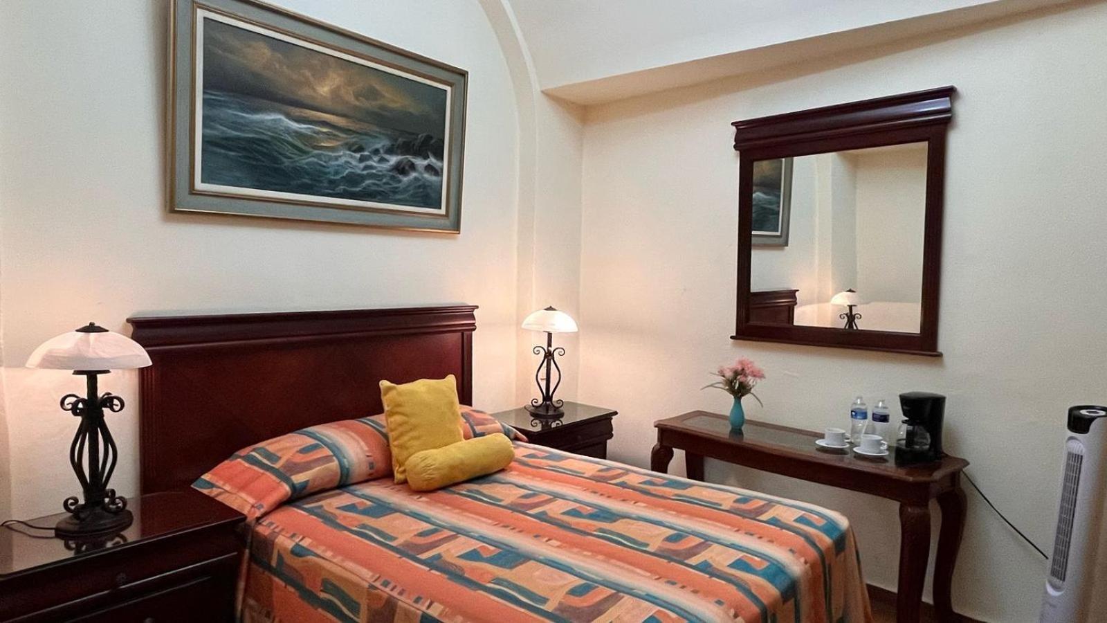 Hotel Antigua Casa De Piedra Альенде Экстерьер фото