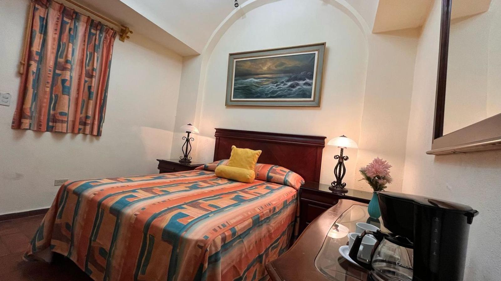 Hotel Antigua Casa De Piedra Альенде Экстерьер фото